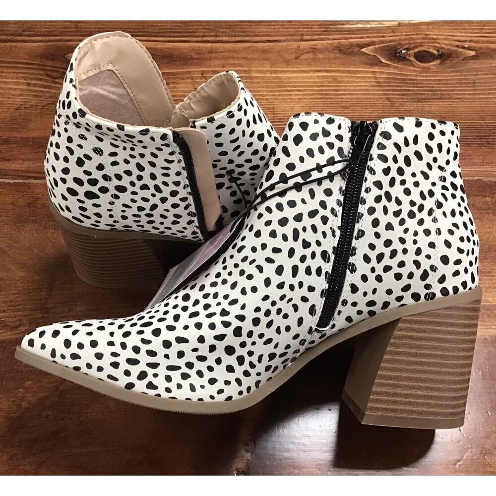 Woman’s 8 Serra Side Cut Out Boot With A Cool Pattern Statement Piece 🤩 - Picture 2 of 6
